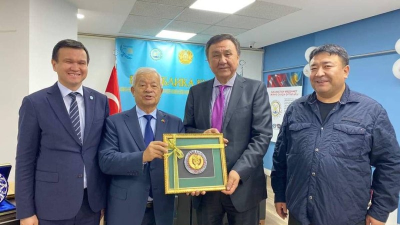 Мәдени орталықтағы кездесу