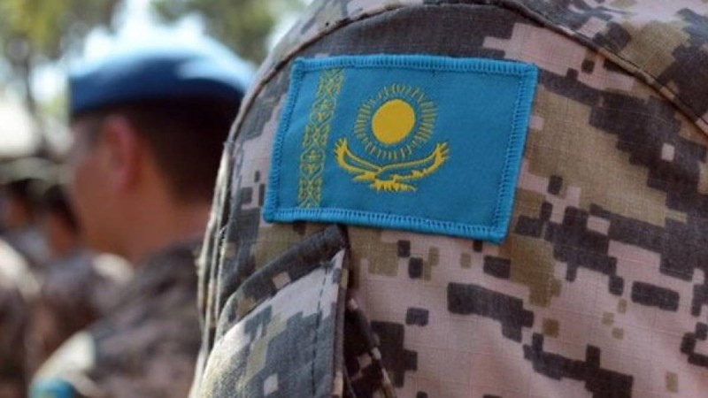 "Жел шығардың деп, басынан орындықпен ұрған": Тағы бір сарбаз офицерден таяқ жеп, ауыр халде жатыр