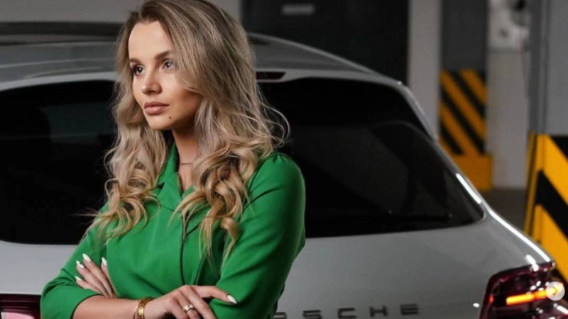 "Жан-жақтан қысып жатыр": Қазақстандық жүкті блогер салық комитетінің хабарламасынан кейін ауруханаға түсті