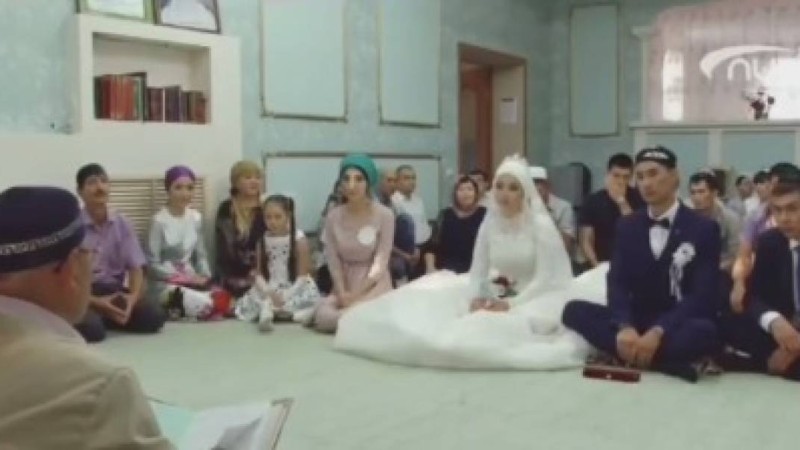 "Мәhрге Хаммер сұраған". Күйеу жігіт қалыңдығын дәл мешітте тастап кетті