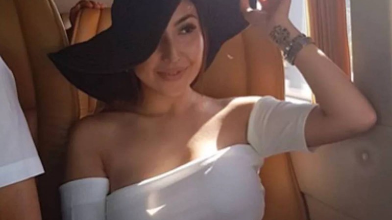 Сиви Махмуди омырауын үлкейту үшін операция жасатты (Фото)