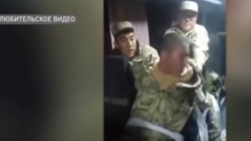 Видеода айғайлаған сарбаз: психолог пікір білдірді (Видео)