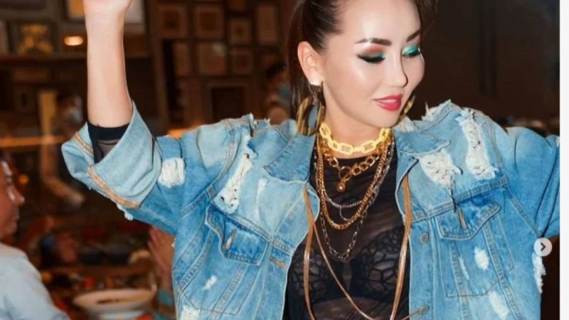 "Тамағыма пышақ тақады": Баян Алагөзова 90-жылдарды еске алды