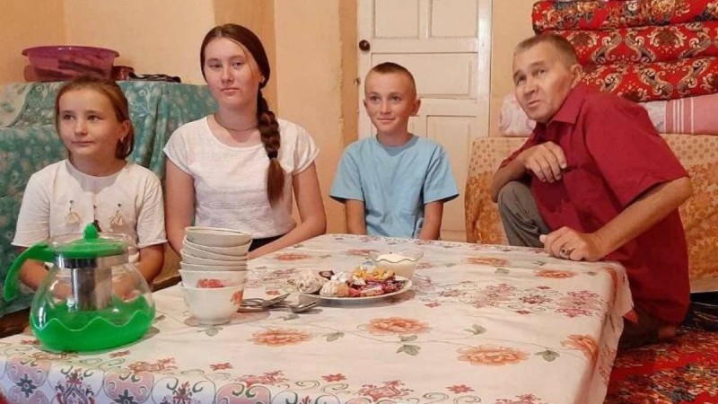 Түркістан облысында қайырымды жандар жалғызбасты әкеге баспана сыйлады - Қазақстан жаңалықтары