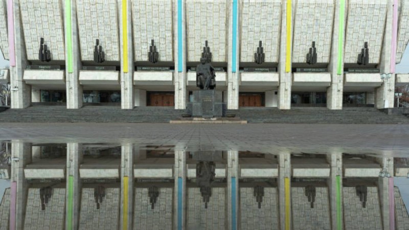 Сәбит Әбдіхалықов Әуезов театрының директоры қызметінен кетті