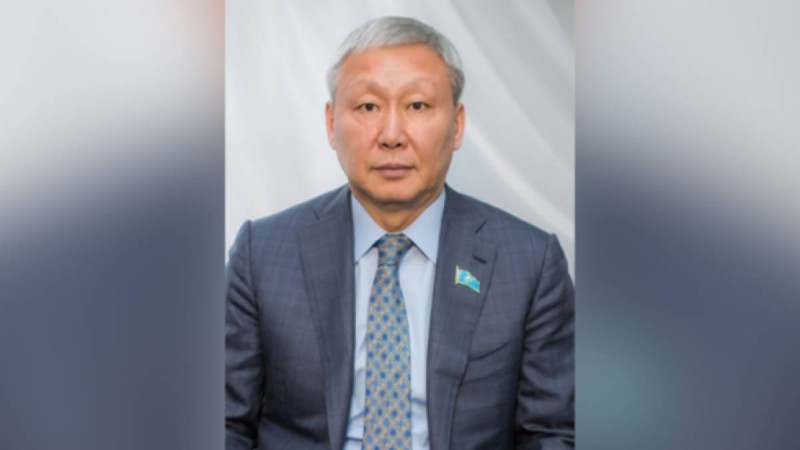 "Оқушы қызға пәктігі үшін 1 млн берді деп айыпталды". Жас қызбен төсектес болды деген Аркадий Нидің ісі тергеліп болды