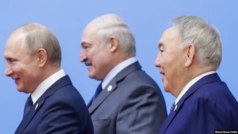 Диктаторлардың өлімінен кейін демократия орнай ма?