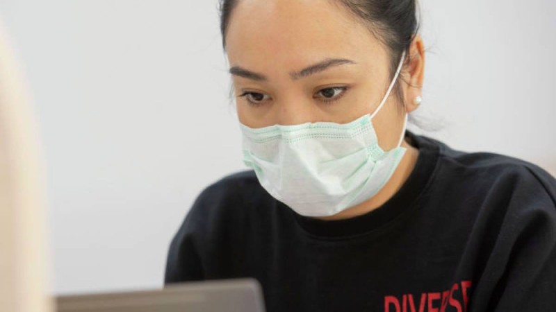 Коронавирус: үкімет дәріханаларда бетперде тапшы екенін жоққа шығармады