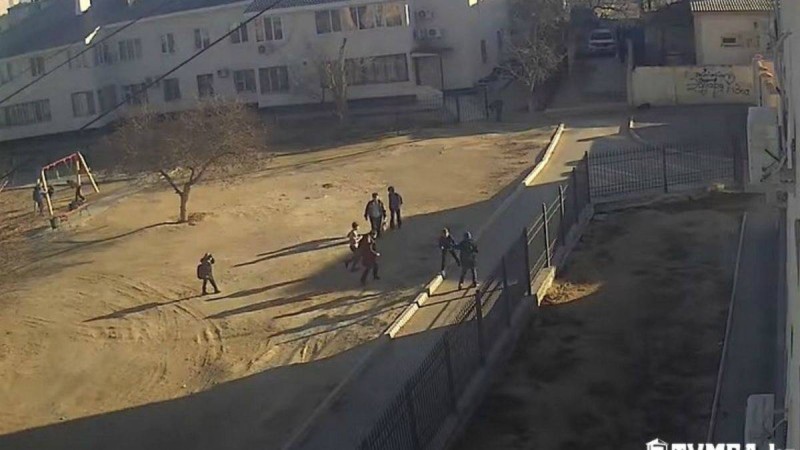 Ақтауда бесінші сынып оқушысы мен оның інісіне сыныптастары әлімжеттік көрсеткен - Қазақстан жаңалықтары