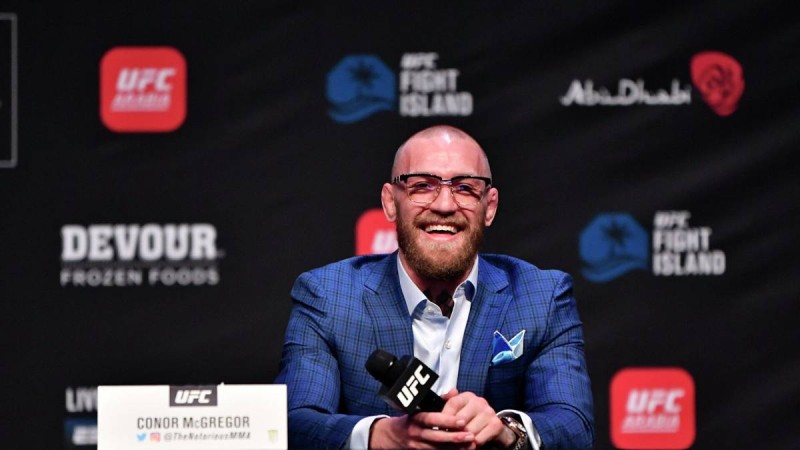 Белсенді: Макгрегор жағдайы жоқтарға өз елінде үй салып жатыр. Ал біздің боксшылар биліктің қолшоқпары