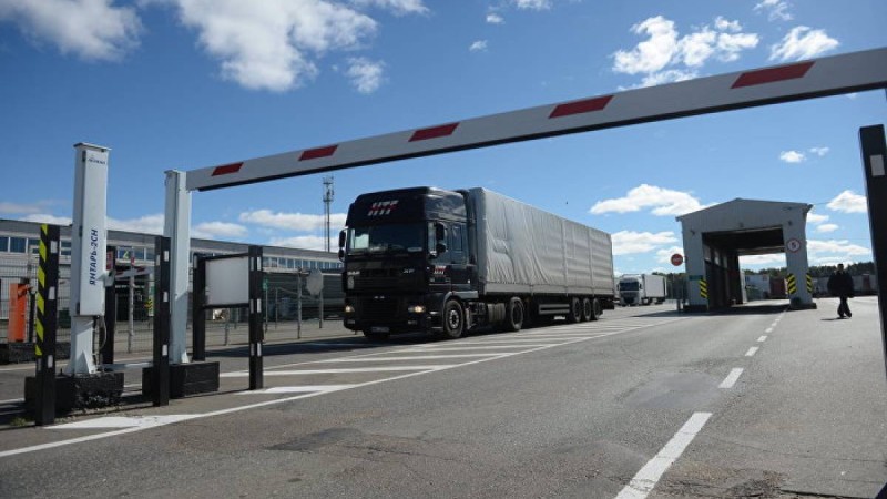 Алматыда спиртті тонналап сатқысы келгендердің жолы кесілді – видео