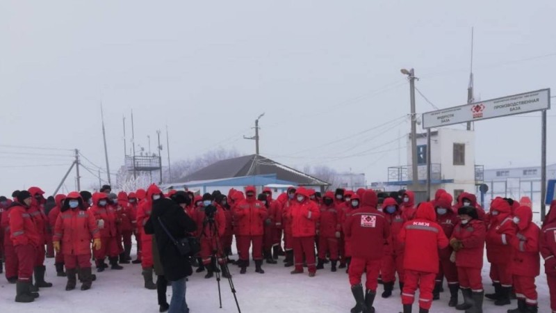 Ақтөбе облысында мұнайшылар ереуілі жалғасып жатыр. Тараптар келісімге келе алмады (видео)