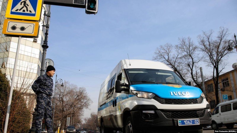 Құқық қорғаушылар митинг қарсаңында жер-жерде белсенділердің қамала бастағанын хабарлады