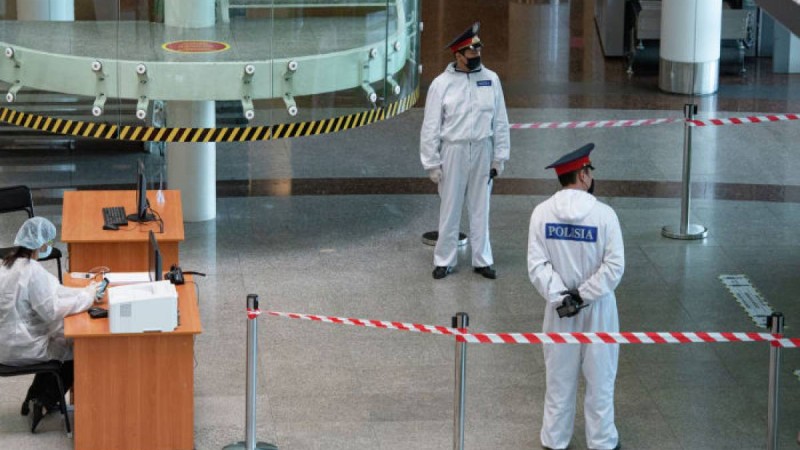 Ұшақта ешкім науқас адамның жанында отырғысы келмейді