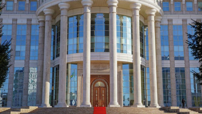 Толық емес жұмыс күніне көшуге рұқсат етілді – Тоқаев заңға қол қойды