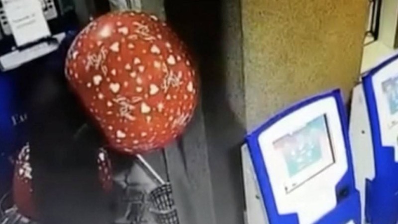 Павлодарда банкомат тонамақшы болған азамат оны жарып жіберді