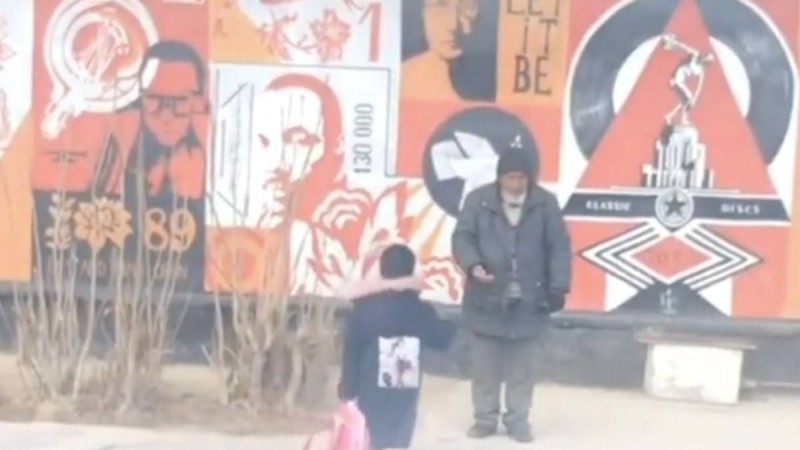 Ақтаудағы қайырымды қыз жұрт көңілін елжіретті (видео) - Қазақстан жаңалықтары