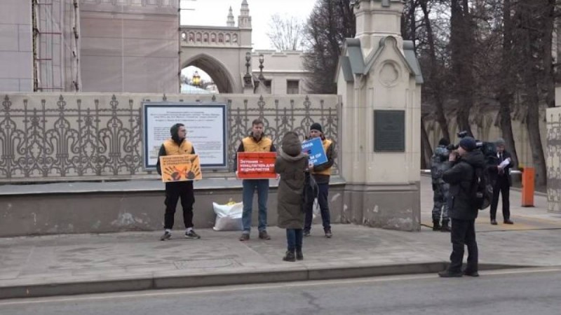 Мәскеуде Sputnik Эстония қызметкерлерін қолдау мақсатында акция өтті