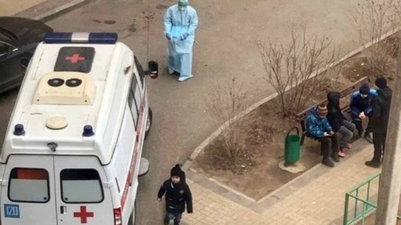 Атырау тұрғындарын қауіпсіздік формасын киген дәрігерлер шошытты (видео) - Қазақстан жаңалықтары