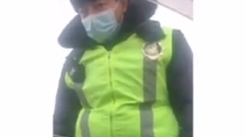"Қарғыс атсын" деген полицей жұрттың жағасын ұстатты (видео)
