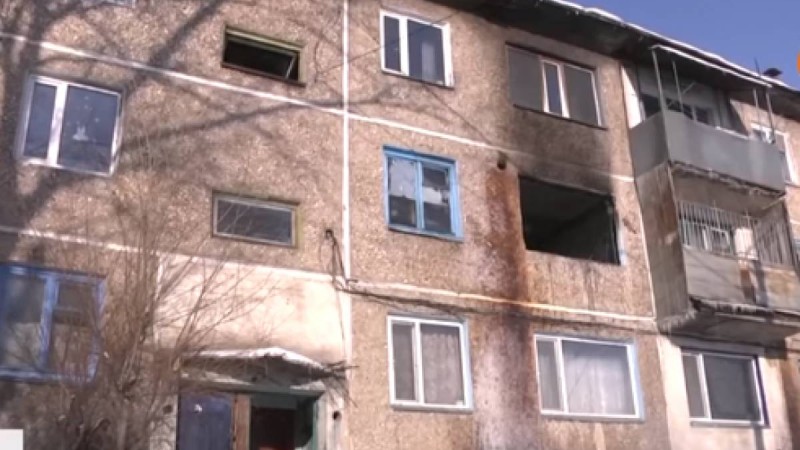 Өрттен құтқармақ болды. Қарағанды облысында әйел балаларын терезеден лақтырды