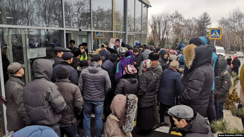 Алматыда белсенділер қаралы митингіден кейін прокуратураға барды