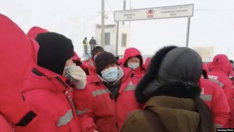"Жұмыс ауыр, жалақы мардымсыз". Ақтөбеде мұнайшылар ереуілге шықты