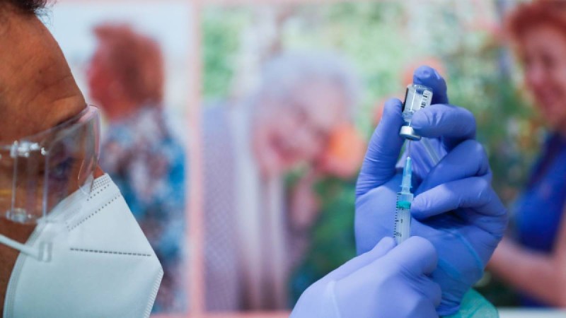 Алматыдағы дәрігерлер мен мұғалімдер коронавирусқа қарсы вакцинаны қалай алады