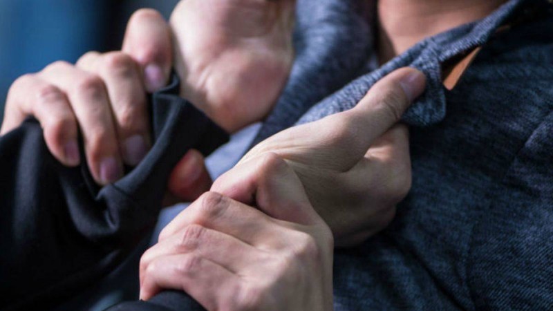 Бар күзетшісі Павлодарда қонақты есінен тандырды: Бейнежазба полиция қызметкерлерінің назарына ілікті - Қазақстан жаңалықтары