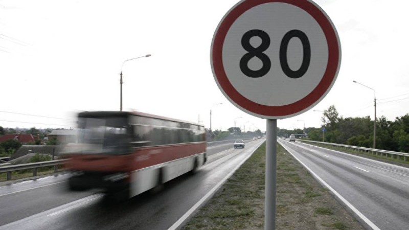 Ақтөбе облысында Тәжікстан азаматтары мінген автобус аударылып кетті