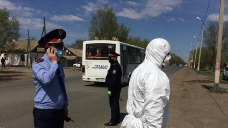 "Барлығы өтірік": Оралда коронавирусты жұқтырғандар емделуден бас тартып, ауруханадан кетуге тырысты - Қазақстан жаңалықтары