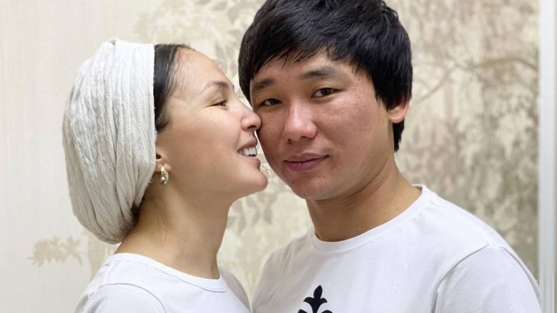 Қайрат Нұртас пен әйелі Instagram-нан қанша ақша табады?