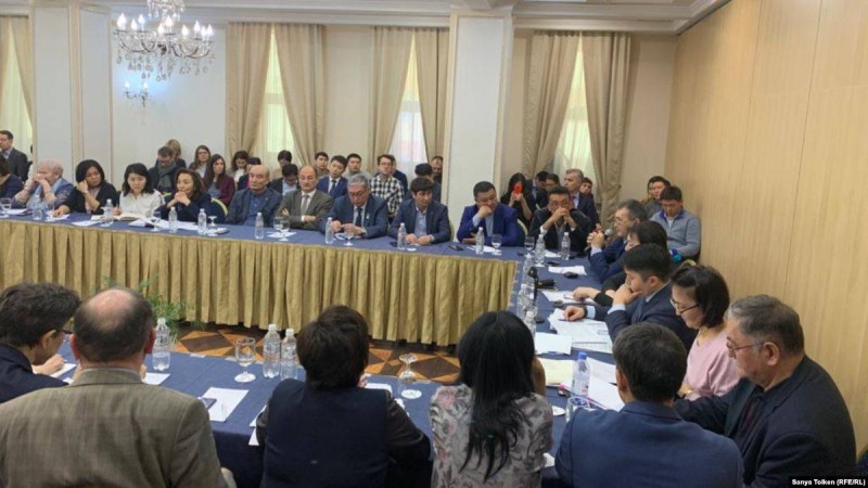 Нұр-Сұлтанда құқық қорғаушылар бейбіт жиын туралы заң жобасын талқылады