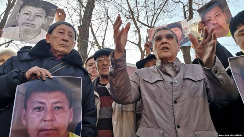 Алматыда белсенділер Ағаділдің өлімін ашық әрі әділ зерттеуді талап етіп, прокуратураға келді