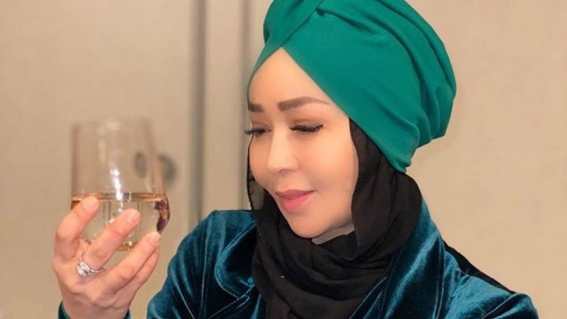 «Стакан су... Басым жерге жеткенше иіліп кешірім сұраймын»: Айнұр Тұрсынбаева қандай кінәсі үшін ақталды?