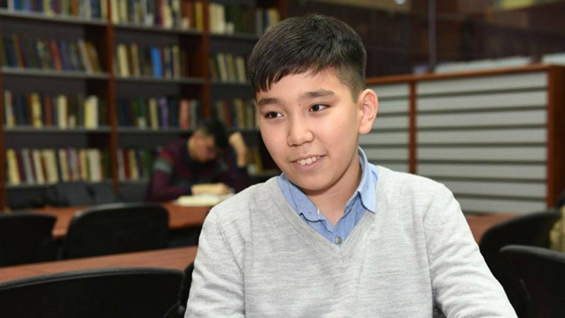 Қазақстандық дарынды бала 15 жасында университет бітірмек
Ол қазір өз мамандығынан бөлек басқа салаларды да оқып жатыр