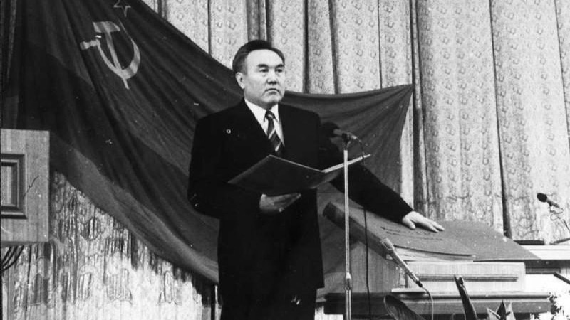 Мемлекеттік лауазымға туысты тарту Совет одағынан қалған мұра