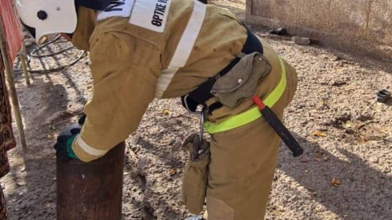 Шымкентте мас адам екі баласын газ баллонмен жармақ болған