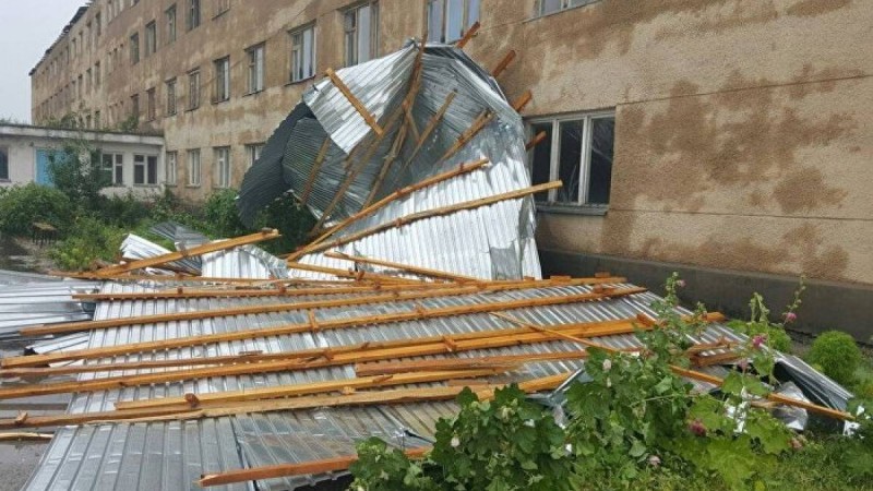 Шатырсыз қалған тұрғындар нөсер жауыннан зардап шегуде – видео