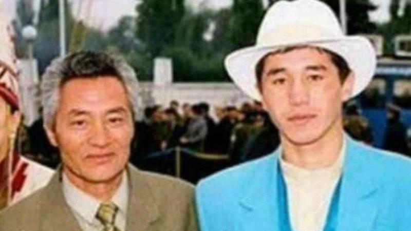 Қазақстанда бокстан олимпиада чемпионының әкесі қайтыс болды