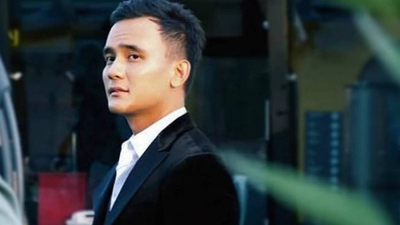 "Егер әкем тірі болса мен қандай болатын едім деп ойлаймын": Әли Оқапов ата-анасы, бөлек тұруының себебі мен эстрада туралы - Қазақстан жаңалықтары