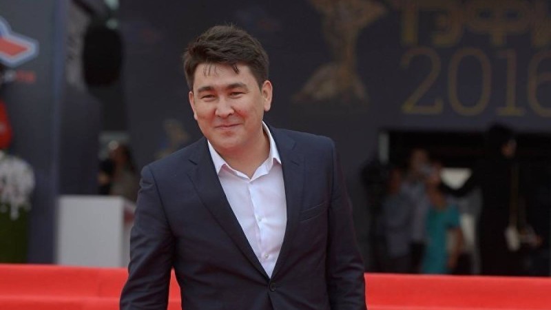 Азамат Мұсағалиев қазақша ән айтып, желі қолданушыларын таңғалдырды