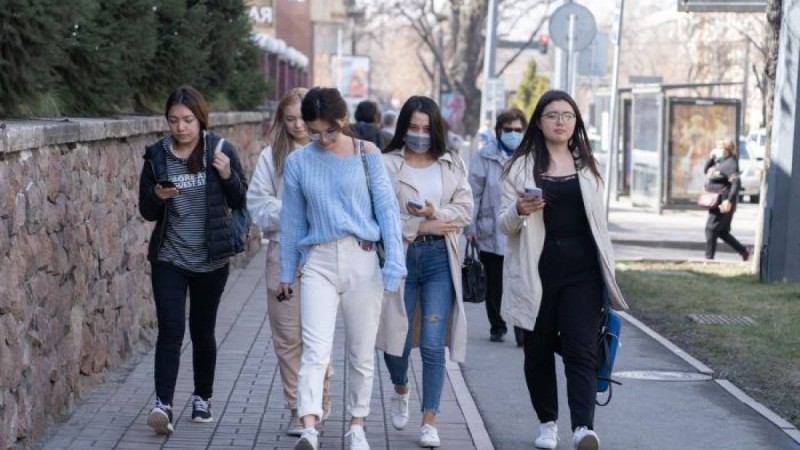 Алматылықтарға көшеде бетпердесіз жүру рұқсат етілді