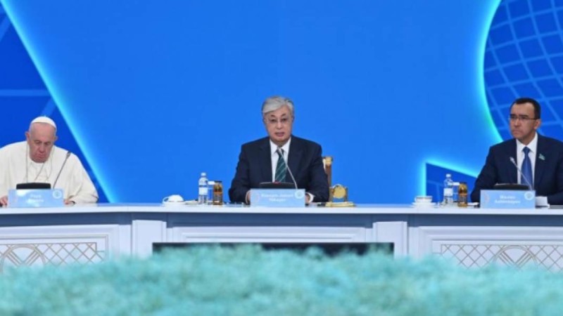 Қазақ тілін дәлізден сығалатқан "ескі де жаңа" билікке бұл үлкен сын - Кәмшат Тасболат