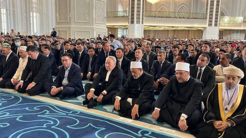 Назарбаев өзі ашқан мешітте Жұма намазын оқыды