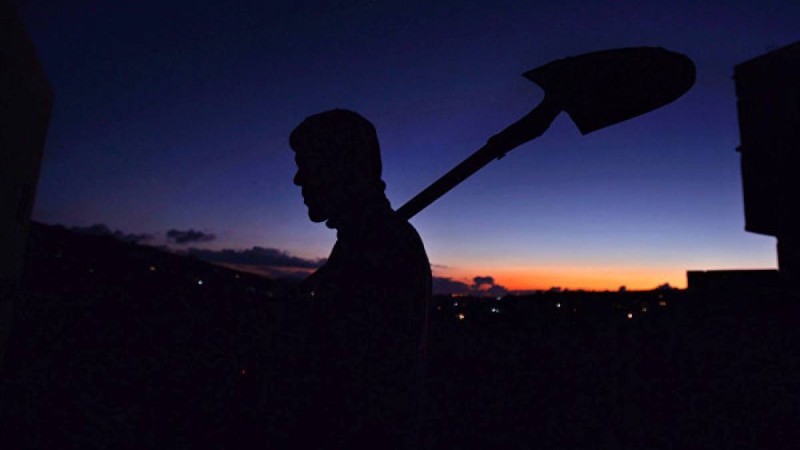 Өгей әке 5 жасар қызын көміп тастаған жерді көрсетті – видео