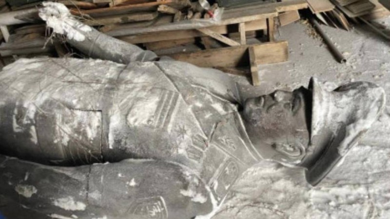 Астанада Нұрсұлтан Назарбаевтың ескерткіші алынып тасталды