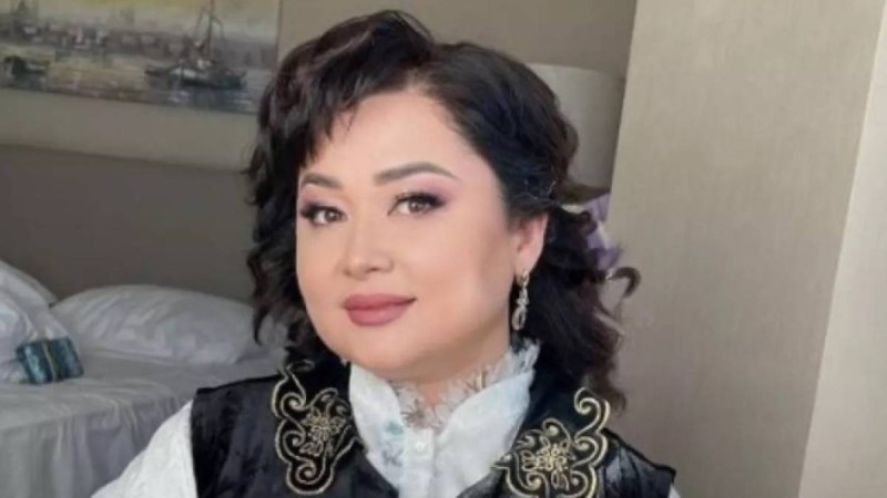 Әнші Роза Әлқожа қызына су жаңа көлік сыйлады (видео)