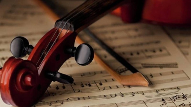 Миына ота жасалып жатқанда скрипка тартқан науқастың видеосы тарады