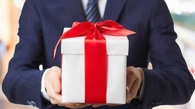 Бірқатар мемлекеттік қызметшілердің туыстарына сыйлық алуға тыйым салынады - Қазақстан жаңалықтары